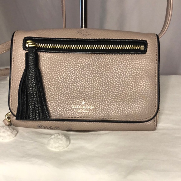 KATE SPADE Chester Street Avie blush colored and black leather crossbody. - Picture 1 of 15
